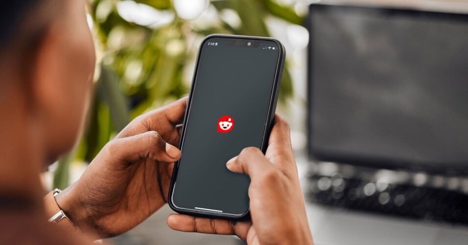 User on cell phone searching reddit